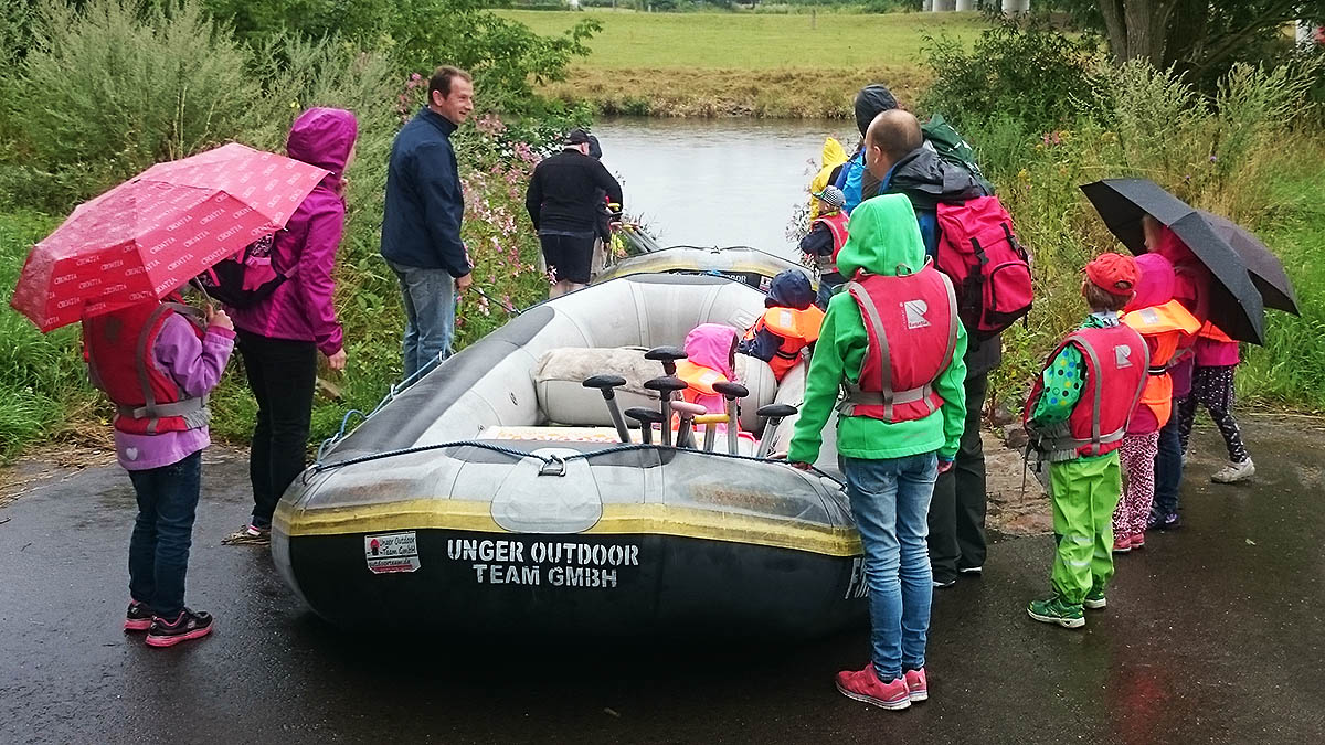 Auch bei Regenwetter kann man - mit der richtigen Regen-Ausrüstung - durchaus zu einer Bootstour starten!